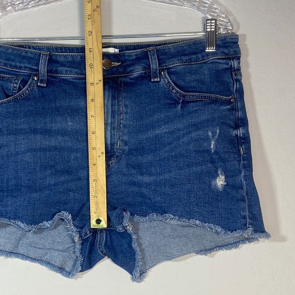 H&M Distressed Denim Shorts Womens Size 14 Blue Frayed Hem Casual - Picture 4 of 7